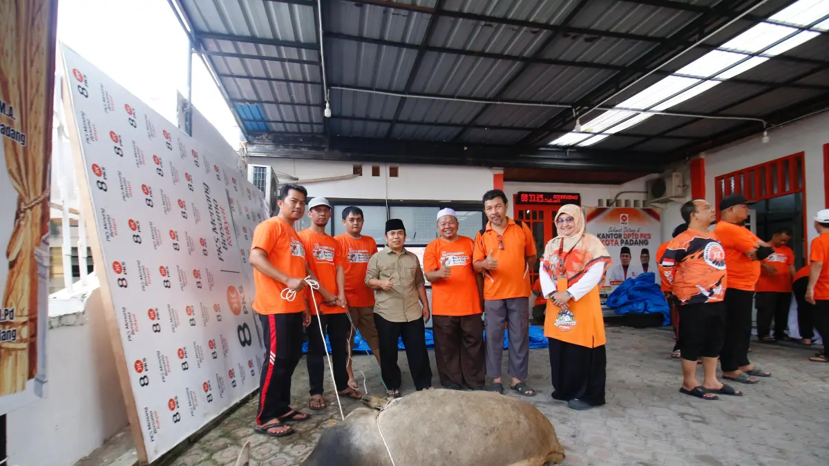 PKS Padang himpun 10 sapi dan 1 domba kurban Iduladha 1447 H, didistribusikan ke empat kecamatan dan masyarakat sekitar kantor DPD.