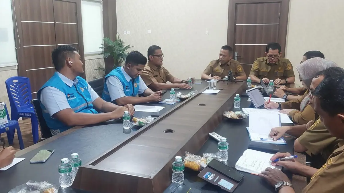 Rapat koordinasi pematangan persiapan pembangunan Sekolah Rakyat tahap III tahun 2026 di Kabupaten Pesisir Selatan digelar bersama sejumlah OPD terkait di ruang rapat Bupati Pessel, Selasa (26/5). (DOK DISKOMINFO)