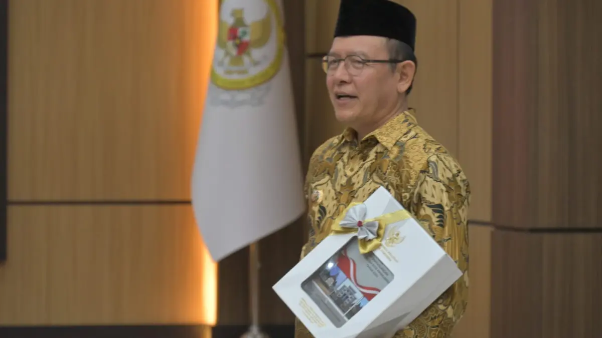 Wali Kota Payakumbuh Zulmaeta menerima Laporan Hasil Pemeriksaan LKPD Tahun 2025 dari BPK RI Perwakilan Sumatera Barat di Padang, Jumat (29/5/2026). 