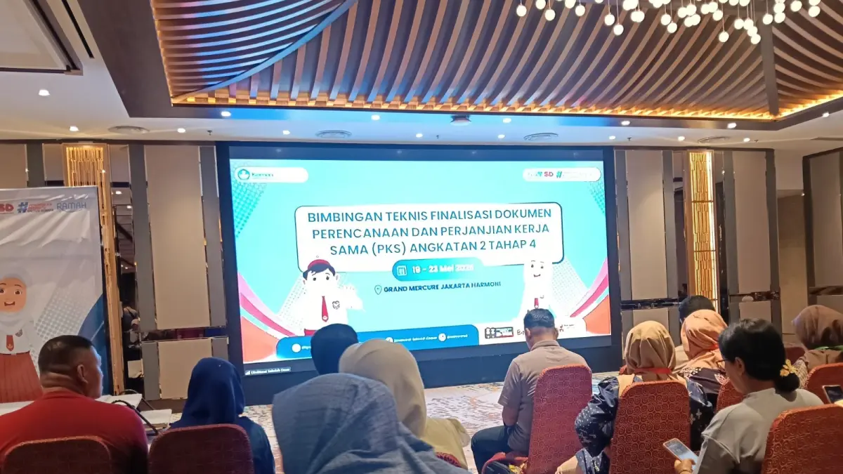 Para peserta Bimbingan Teknis (Bimtek) Finalisasi Dokumen Perencanaan dan Perjanjian Kerja Sama (PKS) Angkatan 2 Tahap 4 Program Revitalisasi Sekolah Dasar sedang mendengarkan penjelasan pemateri di Hotel Novotel Mangga Dua Square, Jakarta Utara beberapa waktu lalu. (TIM LAMAN GURU)