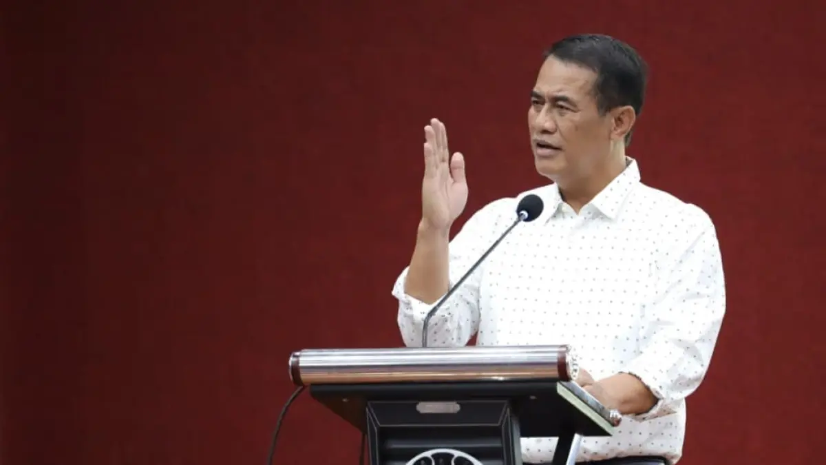 Menteri Pertanian Andi Amran Sulaiman berdialog dengan mahasiswa dan dosen dalam kuliah umum di Universitas Negeri Makassar.(Foto: Humas)