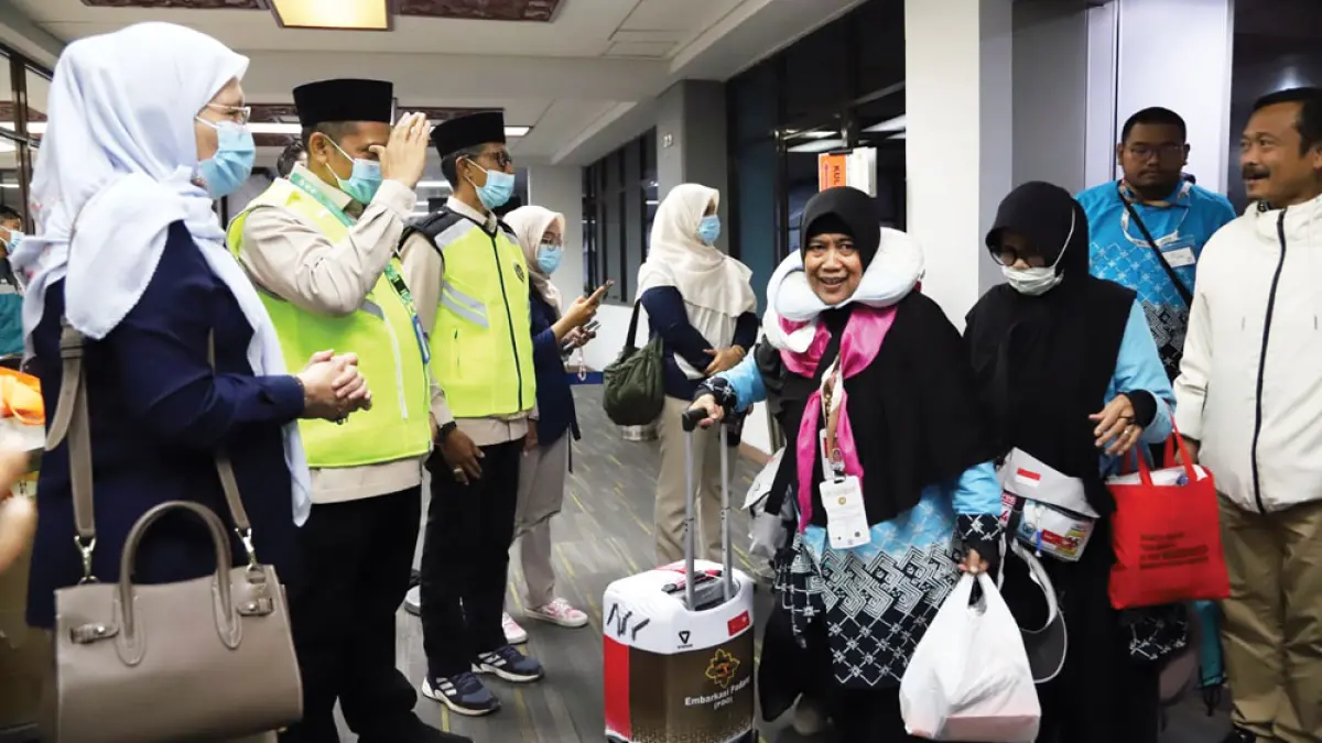 Jamaah haji Kloter I Debarkasi Padang saat tiba di BIM Padangpariaman pada Rabu (3/6) malam. (DOK KEMENHAJ SUMBAR)