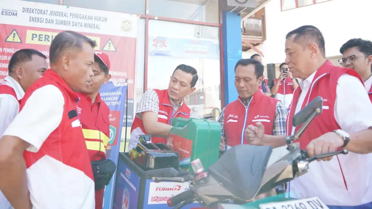Komisaris Utama Pertamina Patra Niaga Sabar Yudo Suroso bersama jajaran manajemen meninjau fasilitas distribusi energi saat Management Walkthrough di Sumatera Barat, 1-3 Juni 2026. (Dok. Pertamina Patra Niaga)