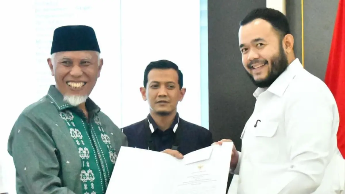 Wali Kota Padang Fadly Amran menghadiri Rakor Pengawasan Distribusi BBM Subsidi Sumbar bersama Gubernur Mahyeldi dan BPH Migas di Padang.(Foto: Diskominfo)
