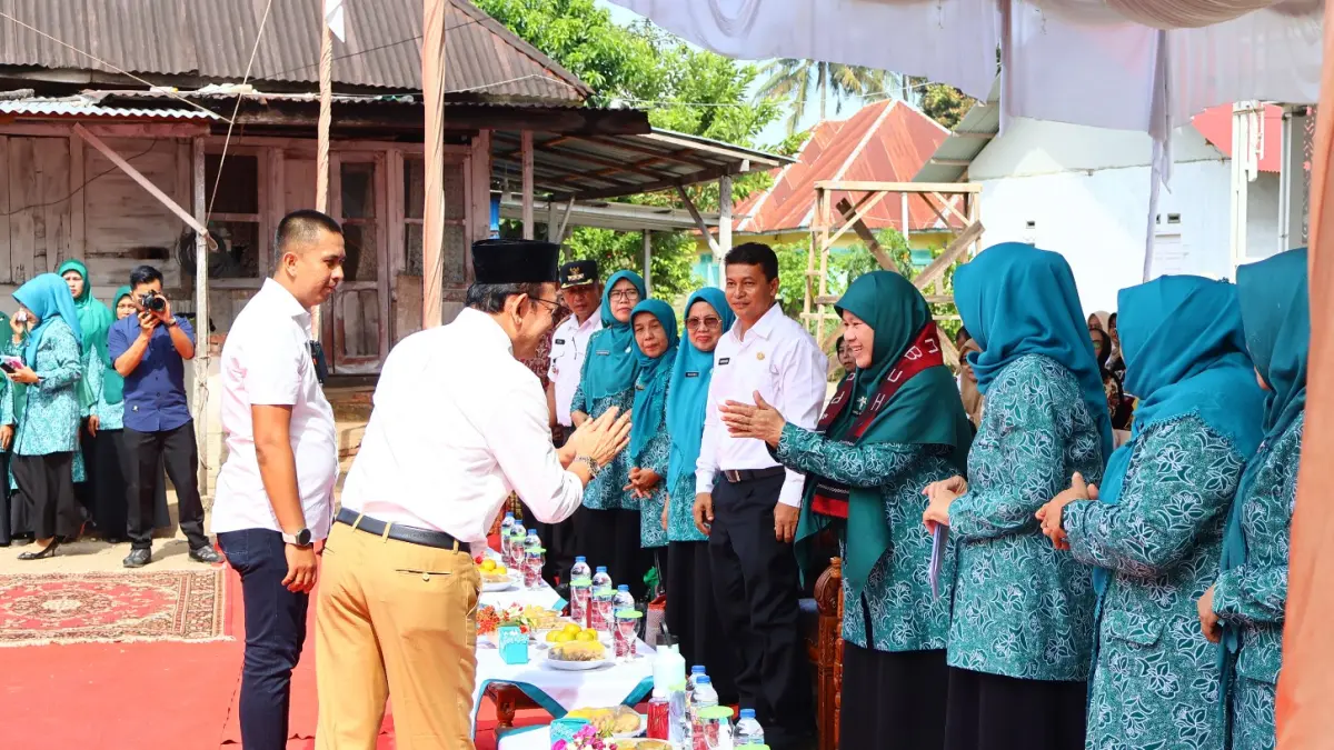 Wali Kota Payakumbuh Zulmaeta bersama Ketua TP-PKK Kota Payakumbuh Ny. Mulyasni Muis Zulmaeta menghadiri penilaian Lomba Gerakan PKK Tingkat Provinsi Sumatera Barat 2026 di Kelurahan Padang Data Tanah Mati, Rabu (3/6/2026). (MC Payakumbuh)