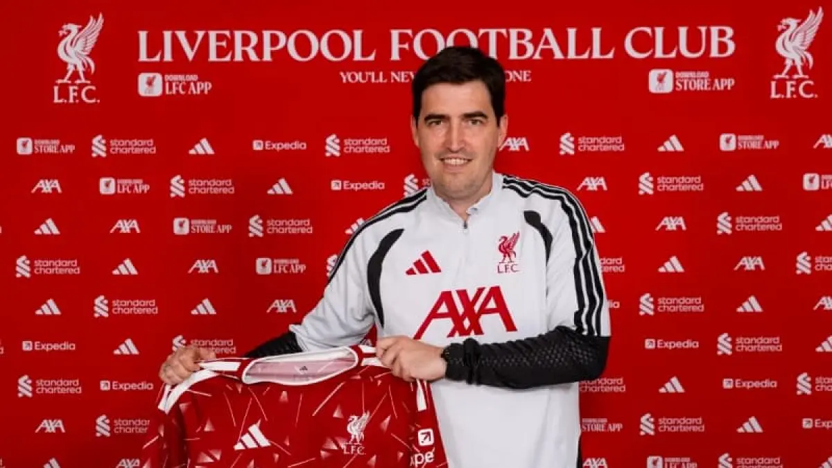 Andoni Iraola resmi diperkenalkan sebagai pelatih kepala baru Liverpool untuk musim 2026/2027. (Foto: liverpoolfc.com)
