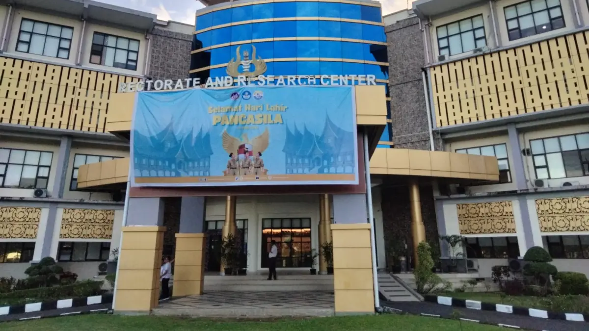UNP mencatat tujuh insiden peluru nyasar sejak 2016. Setelah dua orang terluka pekan ini, Senior Eksekutif UNP, Prof Ganefri, Ph.D, mendesak TNI segera merelokasi lapangan tembak di Lapai.