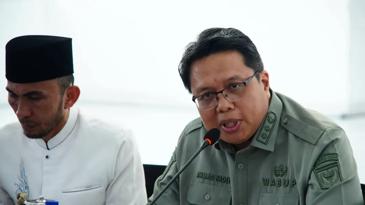 Wakil Bupati Tanahdatar, Ahmad Fadly, dalam rapat penyusunan Dokumen Perencanaan Pengadaan Tanah (DPPT) untuk ruas Sicincin-Bukittinggi di Aula Balai Kota Padangpanjang, Jumat (5/6/2026).