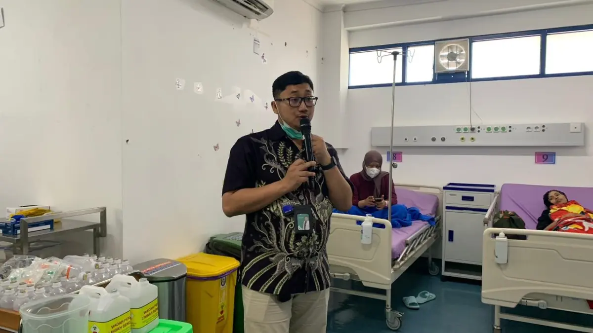 Instalasi Humas dan Promosi Kesehatan RSUP Dr M Djamil menggelar edukasi kesehatan bagi pasien dan keluarga pasien di ruang kemoterapi, Kamis (4/6). (DOK RSUP DR M DJAMIL)