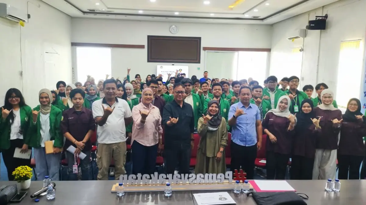 Kepala Lapas Kelas IIA Padang memberikan kuliah praktisi kepada mahasiswa Fakultas Hukum Universitas Andalas dalam kegiatan praktik lapangan, Sabtu (6/6/2026). (Randi/Padek)