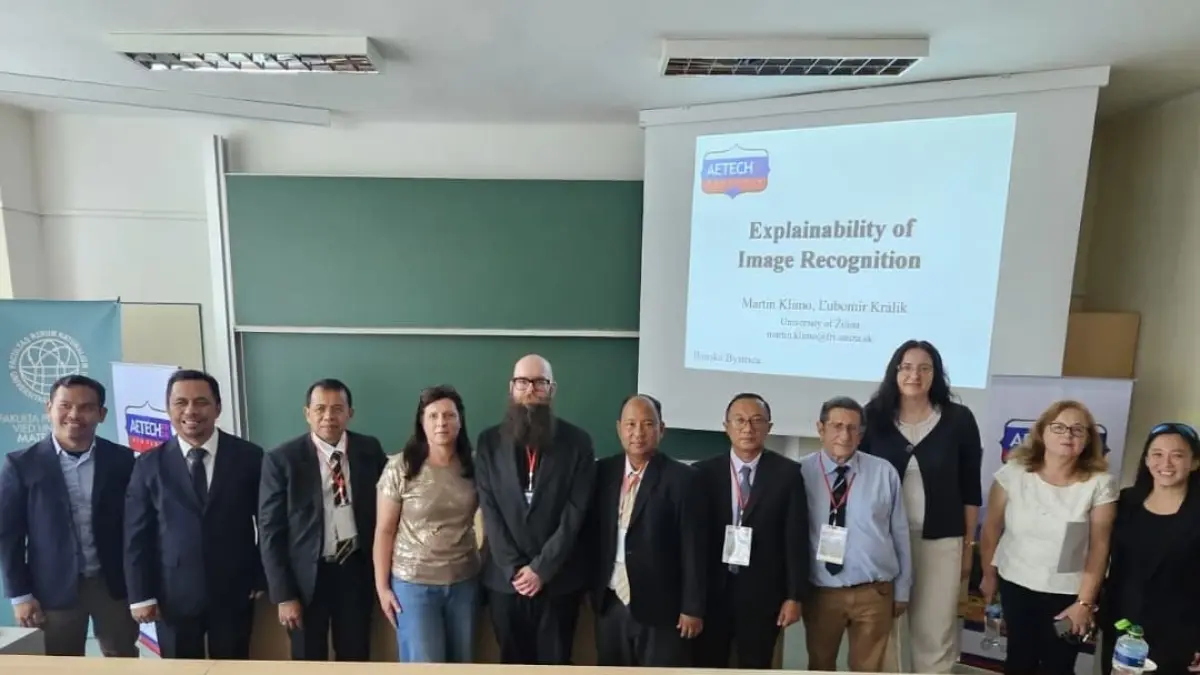 Prof. Ganefri, Prof. Rusnardi Rahmat Putra, dan Dr. Hendra Hidayat usai presentasi riset tentang AI, mitigasi gempa Pasaman Barat, dan augmented reality di Slovakia.(Foto: KKPS) 