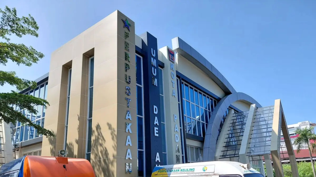 Gedung Perpustakaan Umum Kota Padang yang berada di Komplek Padang Youth Center. (DOK DISKOMINFO PADANG)