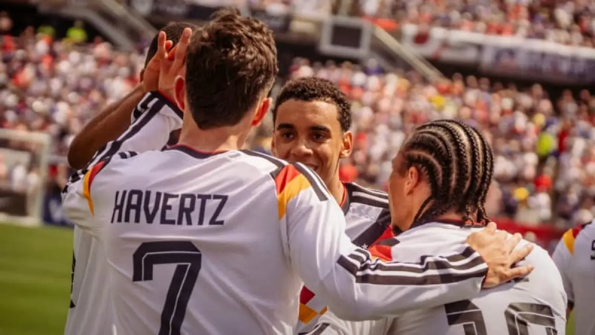Pemain Timnas Jerman merayakan kemenangan 2-1 atas Amerika Serikat dalam laga uji coba jelang Piala Dunia 2026 di Soldier Field Chicago.(Foto: X @DFB_Team)