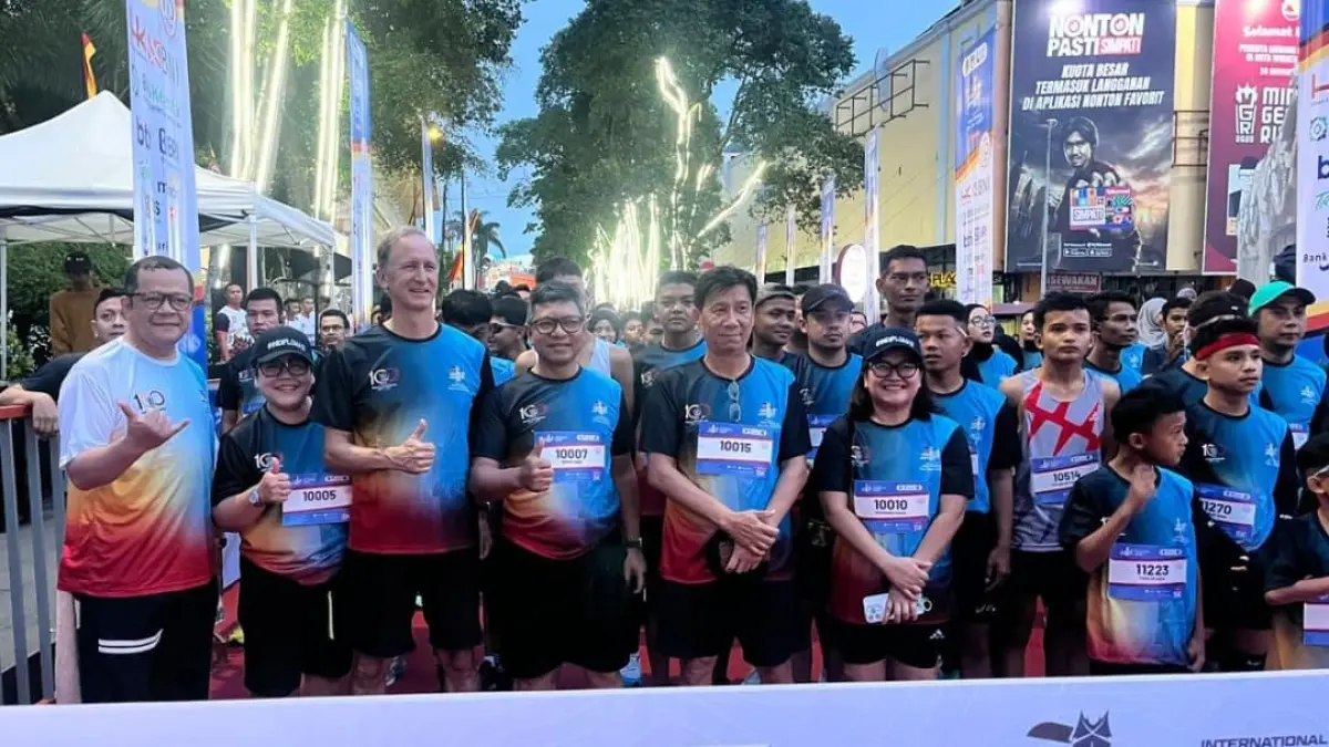 Peserta International Jam Gadang Fun Run 2026 memadati kawasan Jam Gadang Bukittinggi dalam perayaan 100 Tahun Jam Gadang.(Foto: Humas)