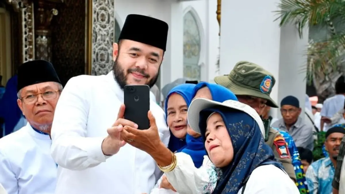 Wali Kota Padang Fadly Amran bersama para jamaah Wisata Dakwah BKMT se-Sumbar di Masjid Baiturrahmah.(Foto: Diskominfo)