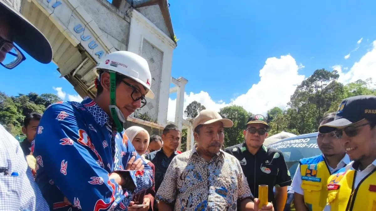 Deputi Bidang Infrastruktur Kementerian PPN/Bappenas Abdul Malik Sadat Idris bersama jajaran kementerian/lembaga, Pemerintah Provinsi Sumatra Barat, dan PT Hutama Karya meninjau koridor strategis Lembahanai serta perkembangan konektivitas Jalan Tol Sicincin–Padang menuju Bukittinggi dalam kunjungan kerja di Sumatra Barat, Kamis (4/6).