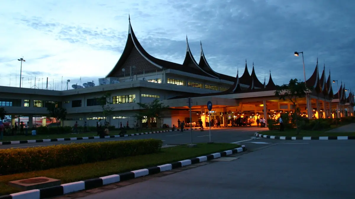 Bandara Internasional Minangkabau (BIM) di Kabupaten Padangpariaman, Sumatera Barat. (wikipedia)