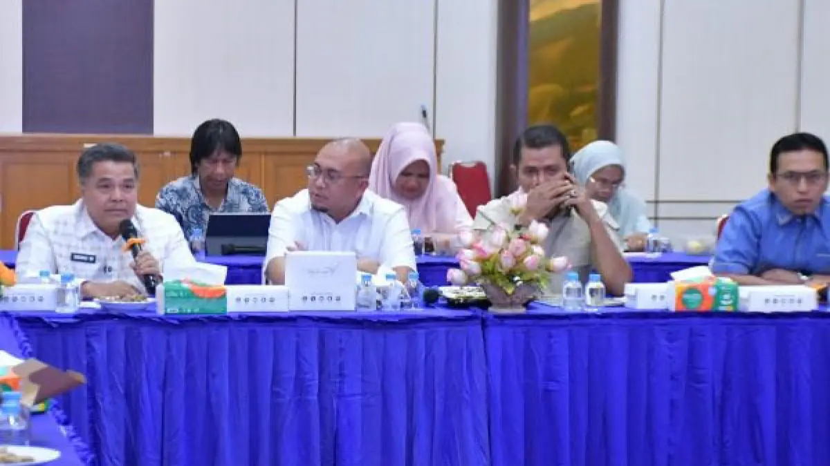 Bupati Agam Benni Warlis menyampaikan masukan dan pandangan Pemerintah Kabupaten Agam saat rapat koordinasi rencana pembangunan Fly Over Padanglua di aula Balai Pelaksanaan Jalan Nasional (BPJN) Sumbar, Padang, baru-baru ini. (DOK PEMKAB AGAM)