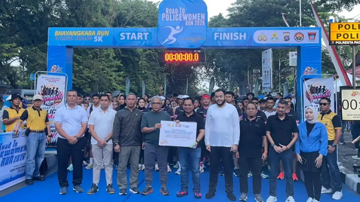 Peserta mengikuti Road To Policewomen Run 2026 di Kota Padang, Minggu (7/6/2026). Kegiatan ini mendapat dukungan BRI Branch Office Padang sebagai bagian dari upaya mendorong gaya hidup sehat dan memperkuat sinergi antarlembaga.