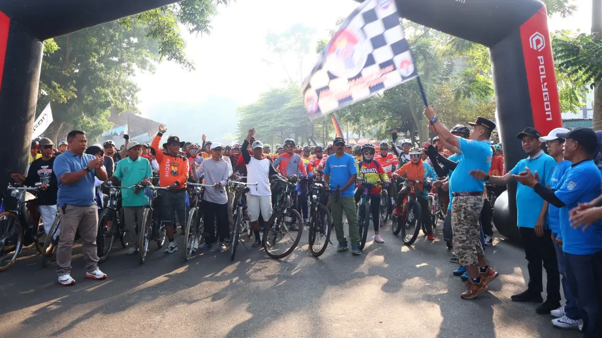 Wakil Wali Kota Payakumbuh Elzadaswarman melepas peserta Gowes Silaturahmi Adventure (GSA) 2026 di kawasan Tugu Kudo, Galanggang Pacuan Kuda Kubu Gadang, Ahad (7/6/2026).
