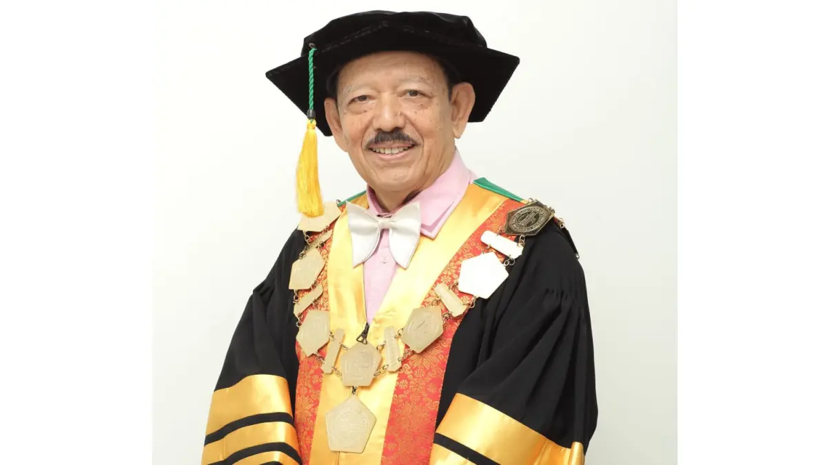 Ketua STIFARM Padang, Prof. Dr. rer. nat., apt. H. Auzal Halim