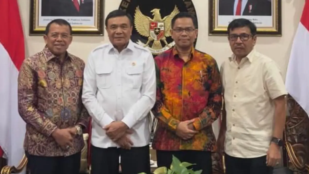 Menko Polkam menerima kunjungan Rektor UNP, Krismadinata, Ph.D., bersama Senior Eksekutif UNP, Prof. Ganefri, dan tokoh alumni UNP Khairul Jasmi di Kantor Kemenko Polkam.(Foto: KKPS UNP)