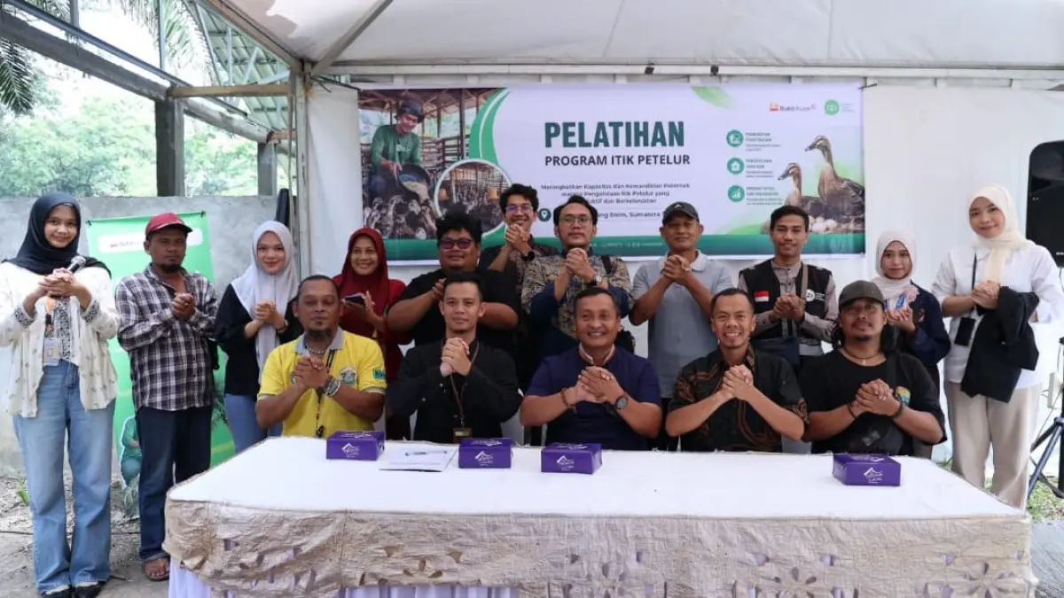 Pelatihan budidaya itik petelur Kelompok Rimba Farm bersama PTBA dan IZI Sumsel di Muara Enim. (Foto: Corcom)