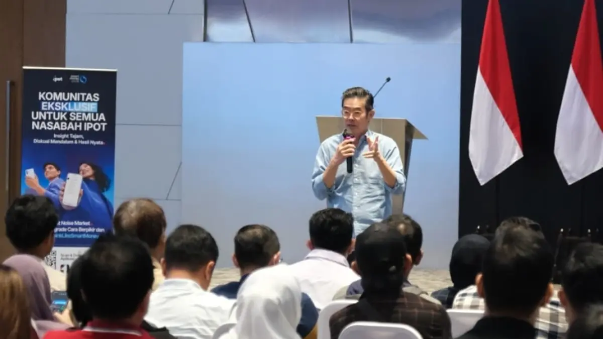 President Director & CEO PT Indo Premier Sekuritas Moleonoto The memaparkan peran IPOT dalam mendorong literasi finansial dan pemanfaatan AI bagi generasi muda Indonesia.(Foto: Corcom)