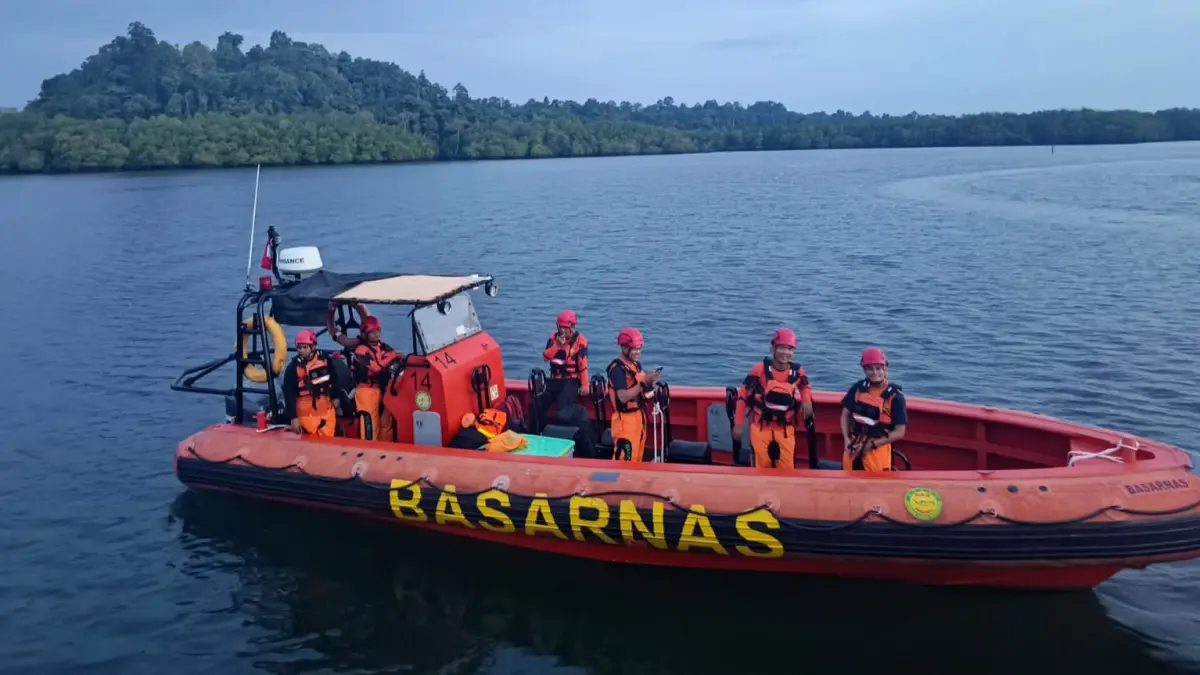 SAR Mentawai kerahkan RIB dan 6 personel cari korban long boat terbalik dihantam ombak di Sagulubbek, Selasa (9/6/2026). (Kantor SAR Mentawai)
