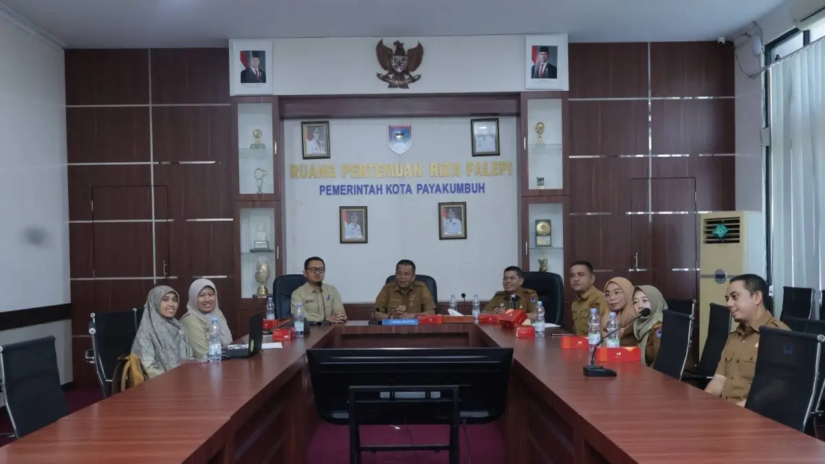 Wakil Wali Kota Payakumbuh, Elzadaswarman, mengikuti Kick Off Program IDAMAN secara daring dari Aula Pertemuan Riza Falepi, Kantor Wali Kota Payakumbuh, Selasa (9/6). (DOK PEMKO PAYAKUMBUH)