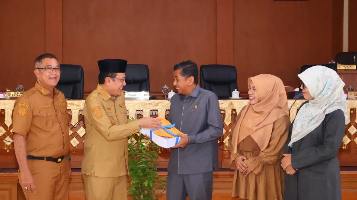 Wali Kota Payakumbuh Zulmaeta menyampaikan pengajuan Ranperda Pertanggungjawaban APBD 2025 dan Ranperda Mars Payakumbuh dalam rapat paripurna DPRD Kota Payakumbuh.