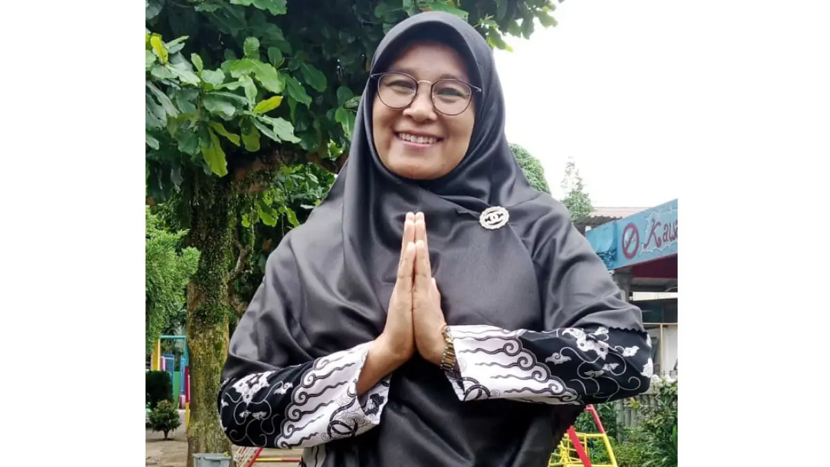 ADE APRIANI, S.Pd.AUD
