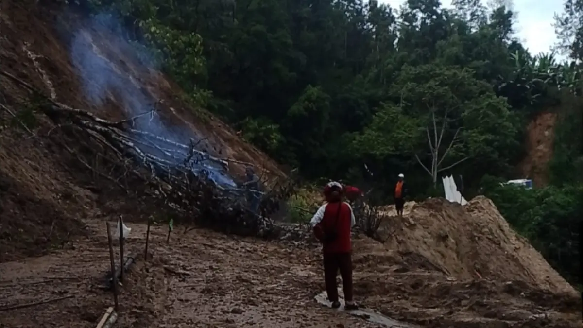 Bencana longsor di Sungailandia membuat akses Padanglua-Maninjau lumpuh sementara, Rabu (10/6/2026). (Foto: Diskominfo Agam)