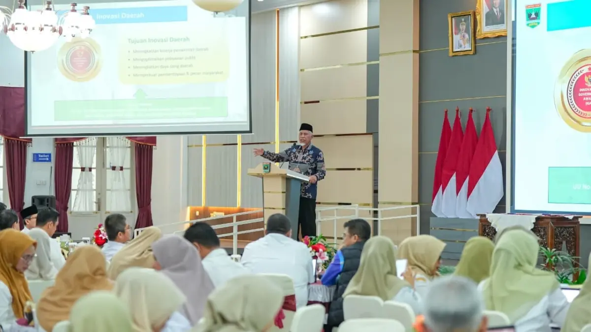 Gubernur Sumbar Mahyeldi Ansharullah membuka Sosialisasi dan Bimbingan Teknis Penginputan Data Pengukuran Indeks Inovasi Daerah (IID) di Auditorium Gubernuran Sumbar, Rabu (10/6). (DOK BIRO ADPIM)