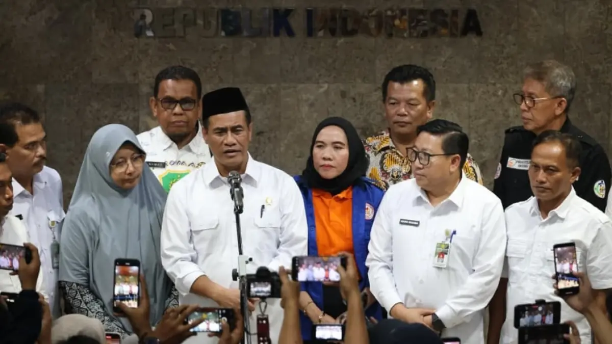 Mentan Andi Amran Sulaiman usai menerima audiensi peternak ayam petelur terkait harga telur dan pengawasan HAP Rp26.500 per kilogram.(Foto: Humas)
