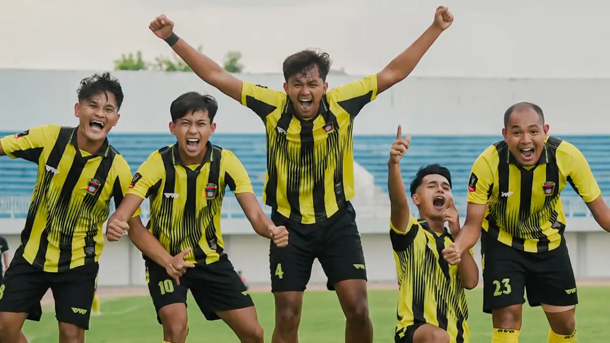 Pemain PSP merayakan kemenangan setelah mengalahkan Persimaju Mamuju di laga pembuka Grup S babak 32 besar nasional Liga 4 2025/2026 di Stadion Mandala Krida, Yogyakarta, Selasa (9/6). (IG PSP)