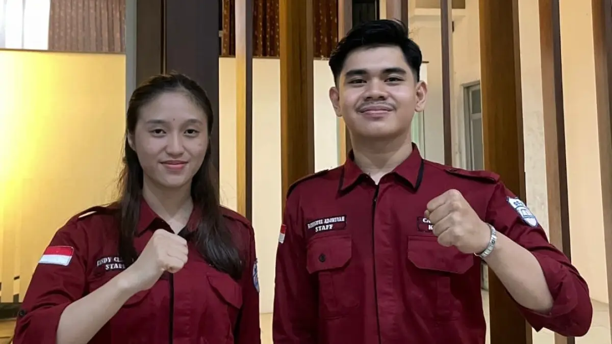 Presiden Mahasiswa BEM-KM Universitas Jayanusa Risfiatul Adawiyah (kanan) bersama Wakil Presiden Mahasiswa Cindy Claudya Luahambowo.(Foto: Dok. PRI)