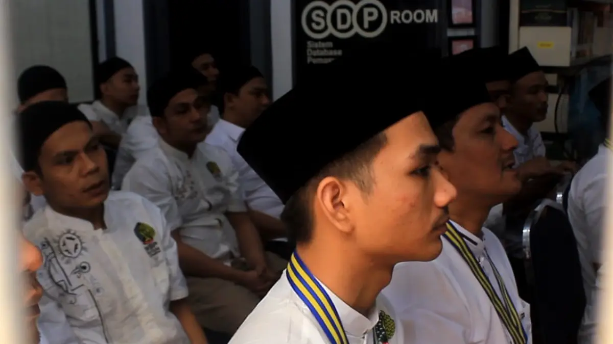 Sebanyak 32 warga binaan Rutan Batusangkar diwisuda dalam Pesantren Ibadah Angkatan I, menandai program pembinaan keagamaan perdana yang terukur.