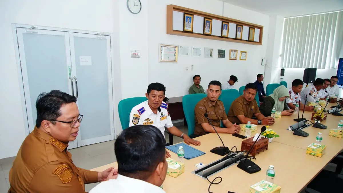 Wakil Bupati Tanahdatar Ahmad Fadly bersama jajaran BPTD Kelas II Sumatera Barat dan Dinas Perhubungan Provinsi Sumatera Barat membahas langkah penanganan kecelakaan di ruas Padangpanjang–Bukittinggi, beberapa waktu lalu. (DOK PEMKAB TANAHDATAR)