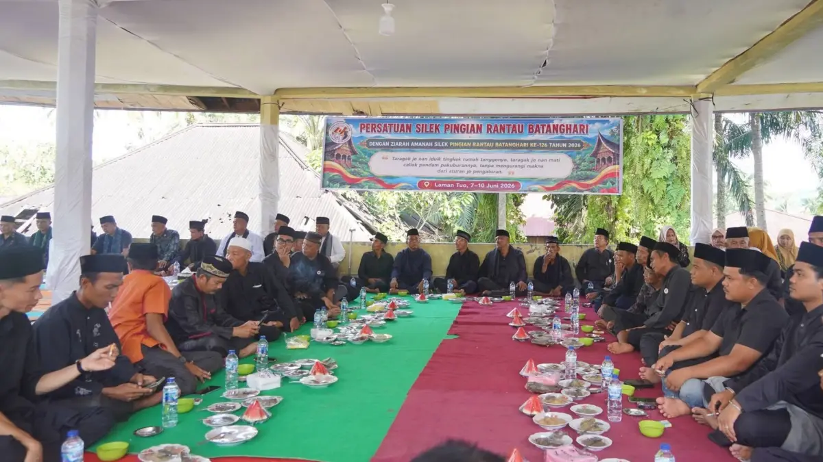 Ziarah Amanah Silek Pingian mempertemukan pewaris tradisi dari berbagai daerah untuk menjaga warisan budaya Minangkabau yang telah berusia seabad, di Laman Tuo Silek Pingian, Sungai Dareh, Kecamatan Pulau Punjung, Rabu (10/6/2026).
