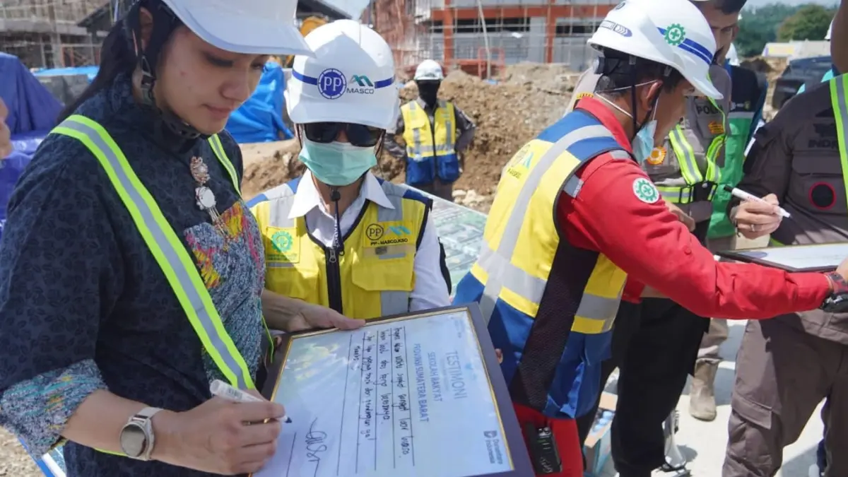 Bupati Dharmasraya Annisa Suci Ramadhani bersama Forkopimda meninjau progres pembangunan Sekolah Rakyat di Pulau Sawah, Kecamatan Pulau Punjung, Kamis (11/6/2026).