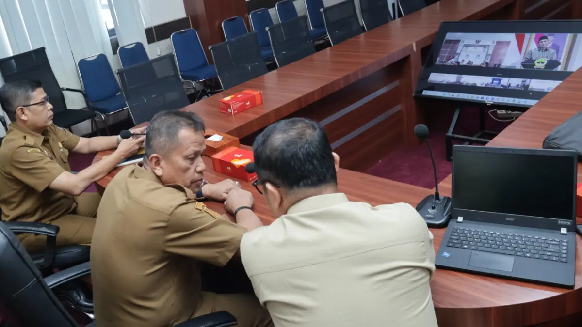 Wakil Wali Kota Payakumbuh Elzadaswarman mengikuti Kick Off Program IDAMAN BPOM RI secara daring dari Aula Riza Falepi.