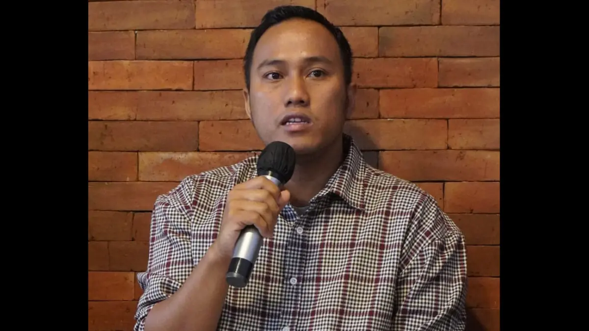 Direktur WALHI Sumatera Barat, Tommy Adam, saat menyampaikan laporan terkait dugaan pembiaran dan dampak aktivitas Pertambangan Emas Tanpa Izin (PETI). (DOK WALHI SUMBAR)