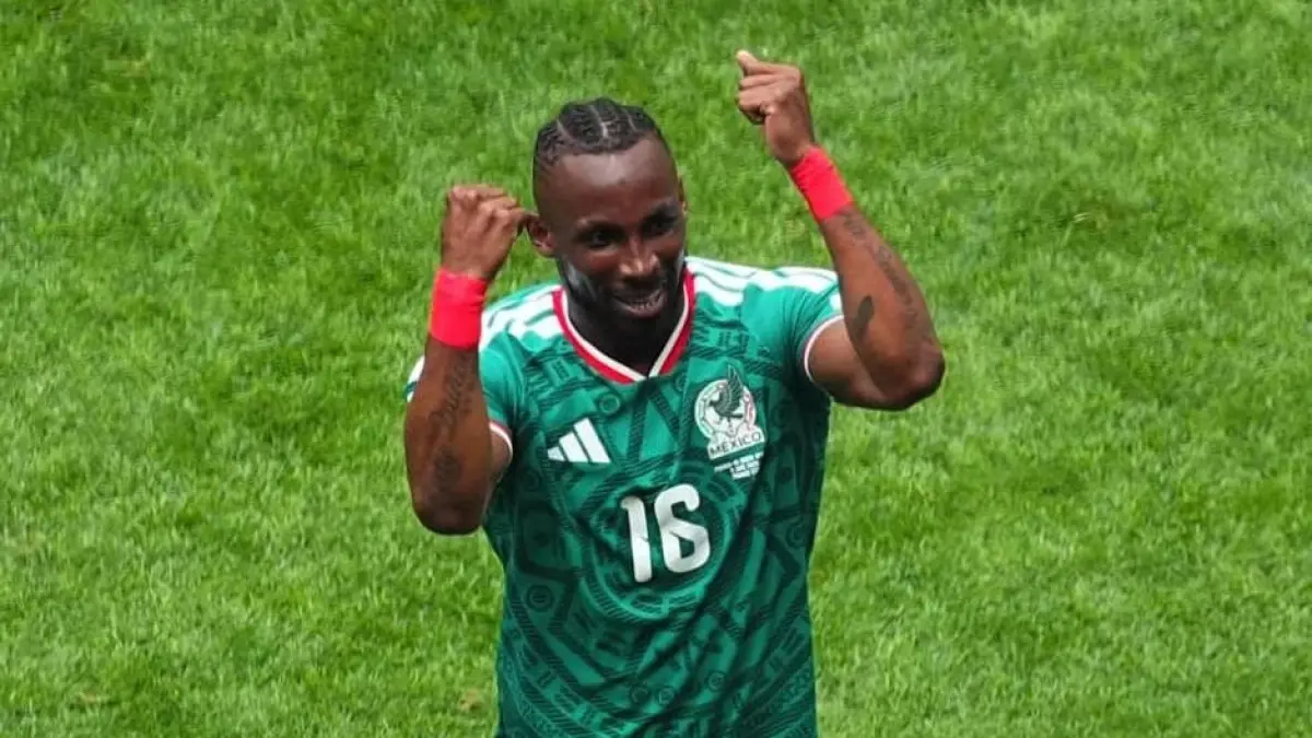Penyerang Meksiko Julián Quiñones mencetak gol pertama Piala Dunia 2026 ke gawang Afrika Selatan di Stadion Azteca.(Foto: X @miseleccionmx)