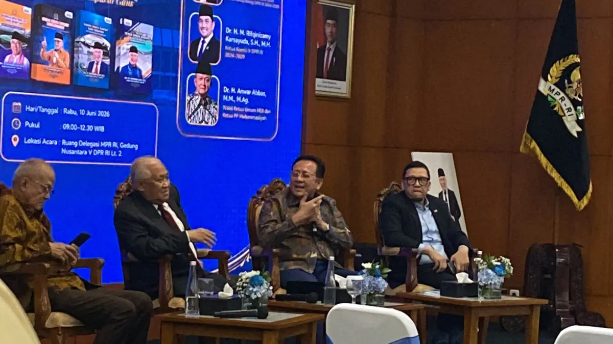 Senator RI asal Sumbar, Irman Gusman saat menghadiri diskusi bertajuk “Refleksi Pemikiran Politik dan Kenegaraan Guspardi Gaus” yang dipandu anggota DPR RI, Mardani Ali Sera, di Kompleks Senayan, Jakarta, Rabu (10/6). (DOK DPD RI)