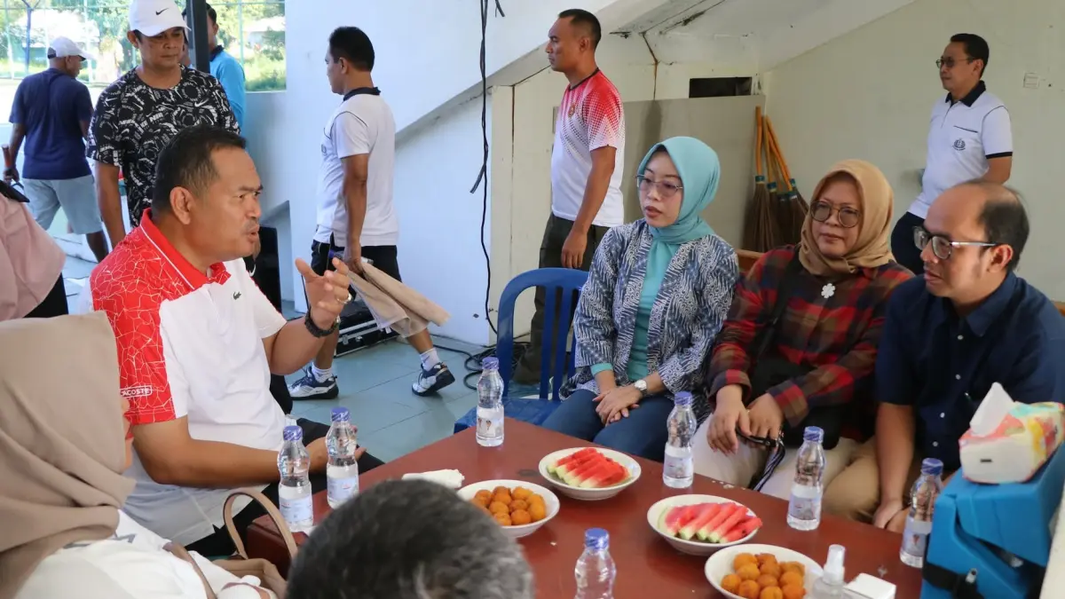 Wali Kota Pariaman Yota Balad menerima kunjungan Tim Direktorat Sekolah Dasar Kemendikdasmen yang meninjau progres revitalisasi 28 sekolah terdampak bencana di Kota Pariaman, Jumat (12/6/2026).