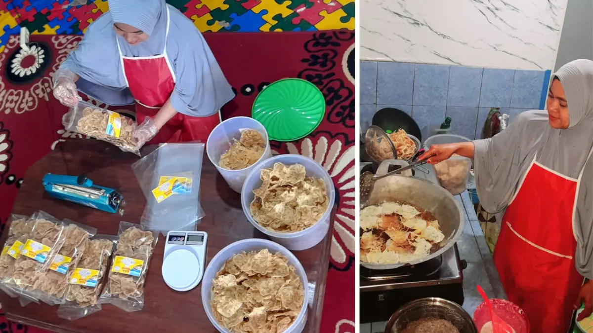 Pelaku UMKM Rakik Rinuak Uni Susi, Susilawati, mengemas produk olahan khas Danau Maninjau di rumah produksinya di Nagari Sungaibatang, Kecamatan Tanjungraya, beberapa waktu lalu. Sejak kelangkaan rinuak pascabencana akhir 2025, produksi rakik rinuak terhenti akibat sulitnya memperoleh bahan baku ikan endemik Danau Maninjau tersebut. (SUSILAWATI UNTUK PADEK)