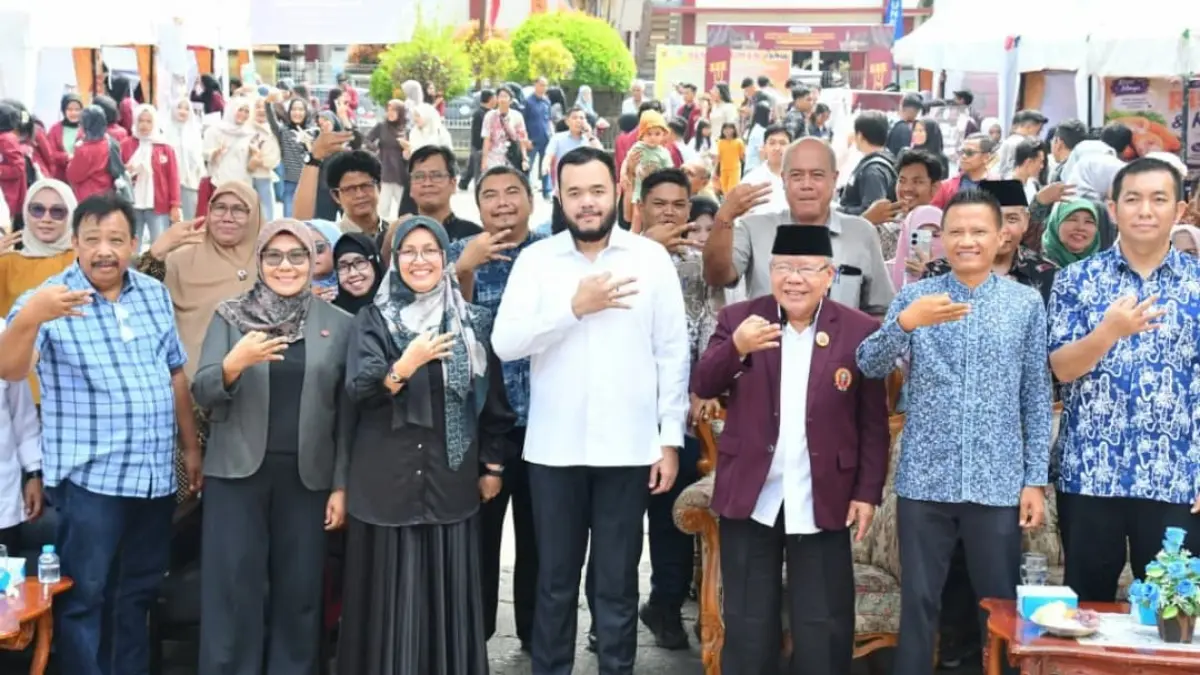 Wali Kota Padang Fadly Amran membuka Smart Entrepreneur Expo 2026 di Kampus UNES-AAI Padang yang diikuti 800 mahasiswa dari 80 kelompok usaha.(Foto: Diskominfo)