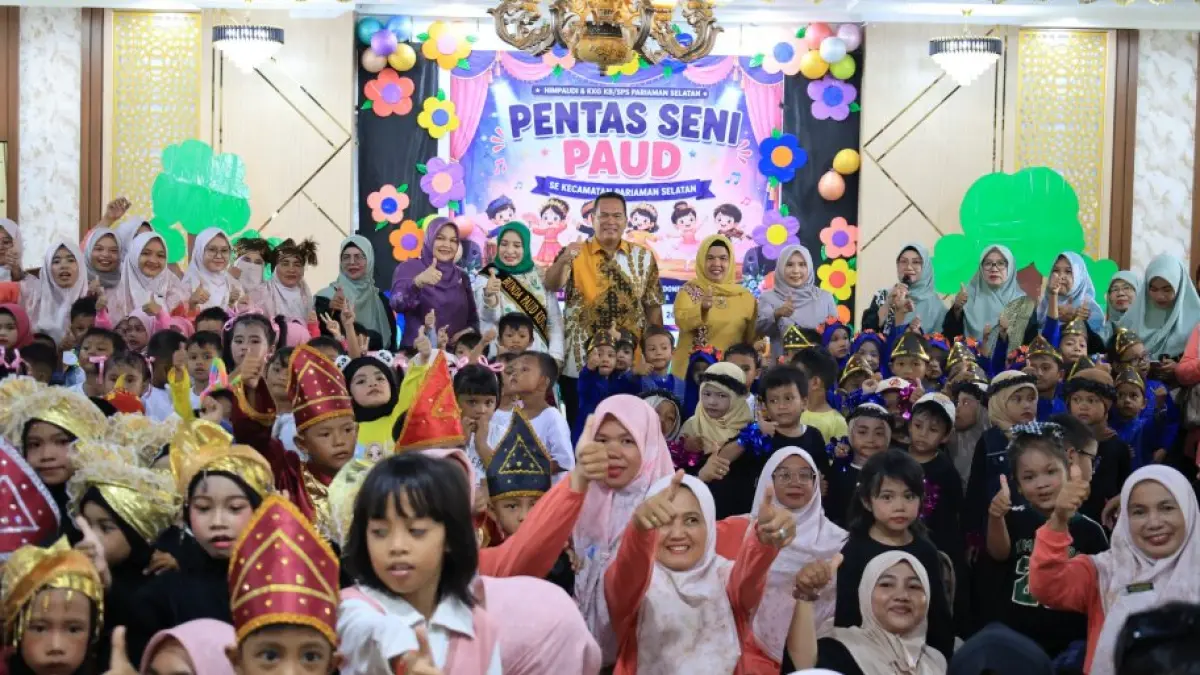 Wali Kota Pariaman Yota Balad bersama Bunda PAUD Kota Pariaman menghadiri Pentas Seni PAUD Kecamatan Pariaman Selatan yang diikuti 250 siswa di Balairung Rumah Dinas Wali Kota, Sabtu (13/6/2026).