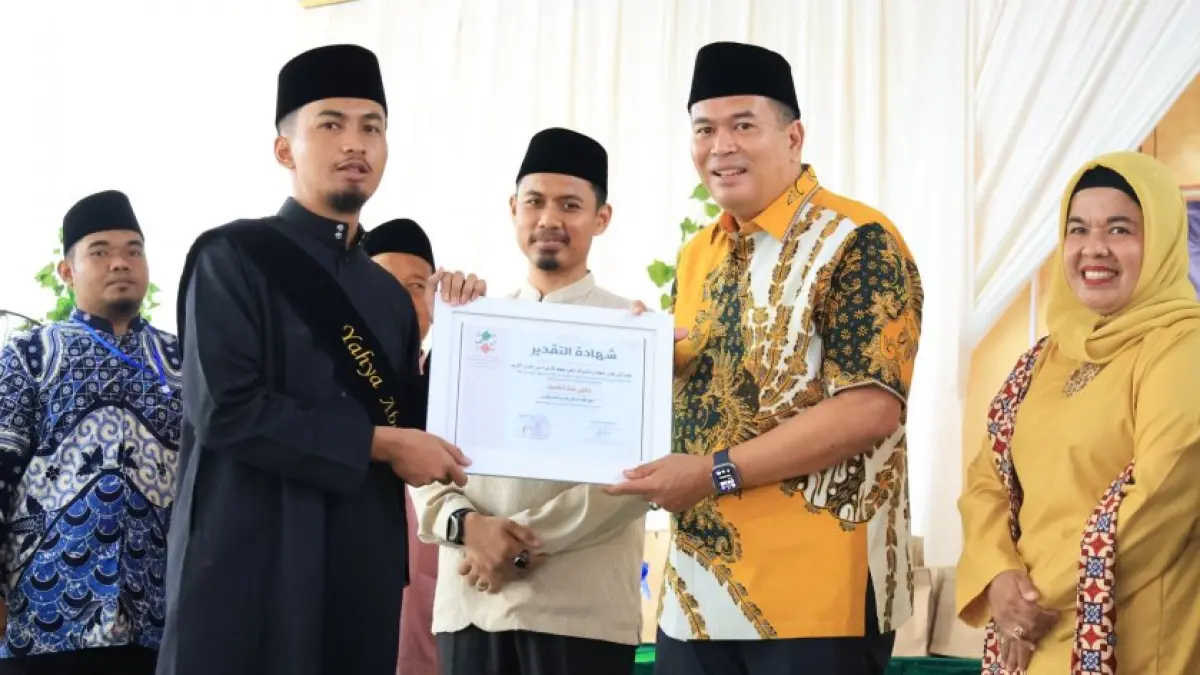 Wali Kota Pariaman Yota Balad menghadiri Haflah Attakrim Akhirussanah Yayasan Islam Ibnu Abbas Pariaman yang diikuti 127 santri dari tingkat TK, SD, dan SMA, Sabtu (13/6/2026).